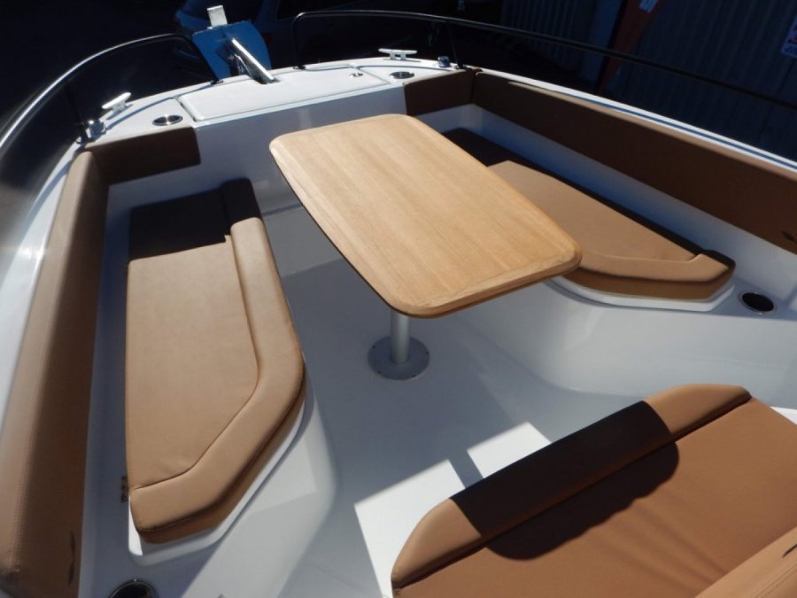 Cockpit of a Beneteau Flyer 8 Spacedeck
