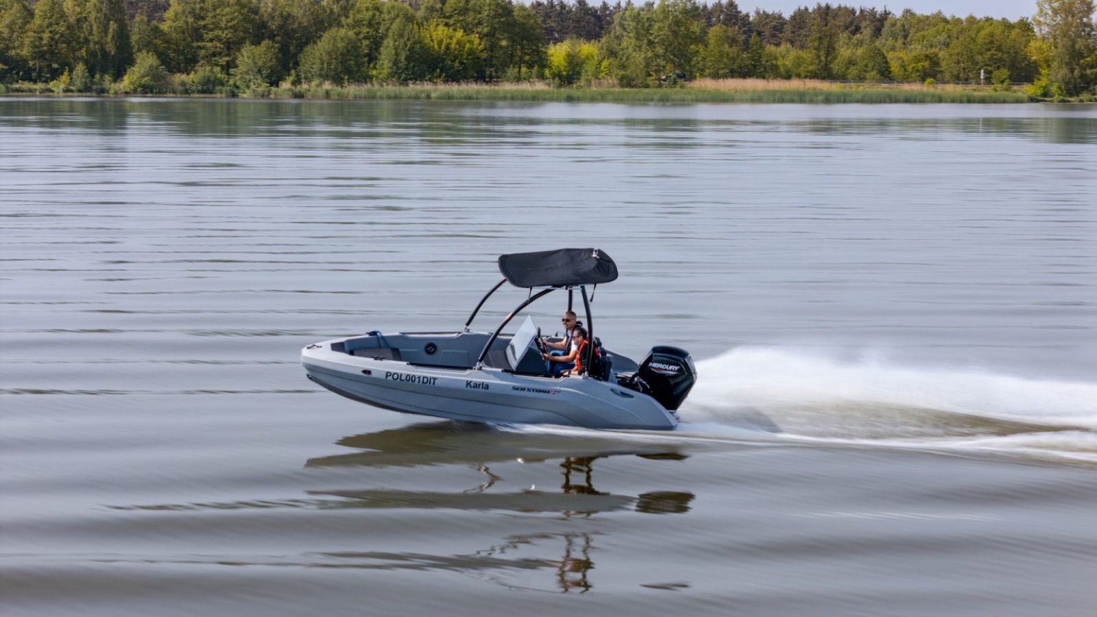 Sea Storm S17 en navigation, moteur hors-bord Mercury