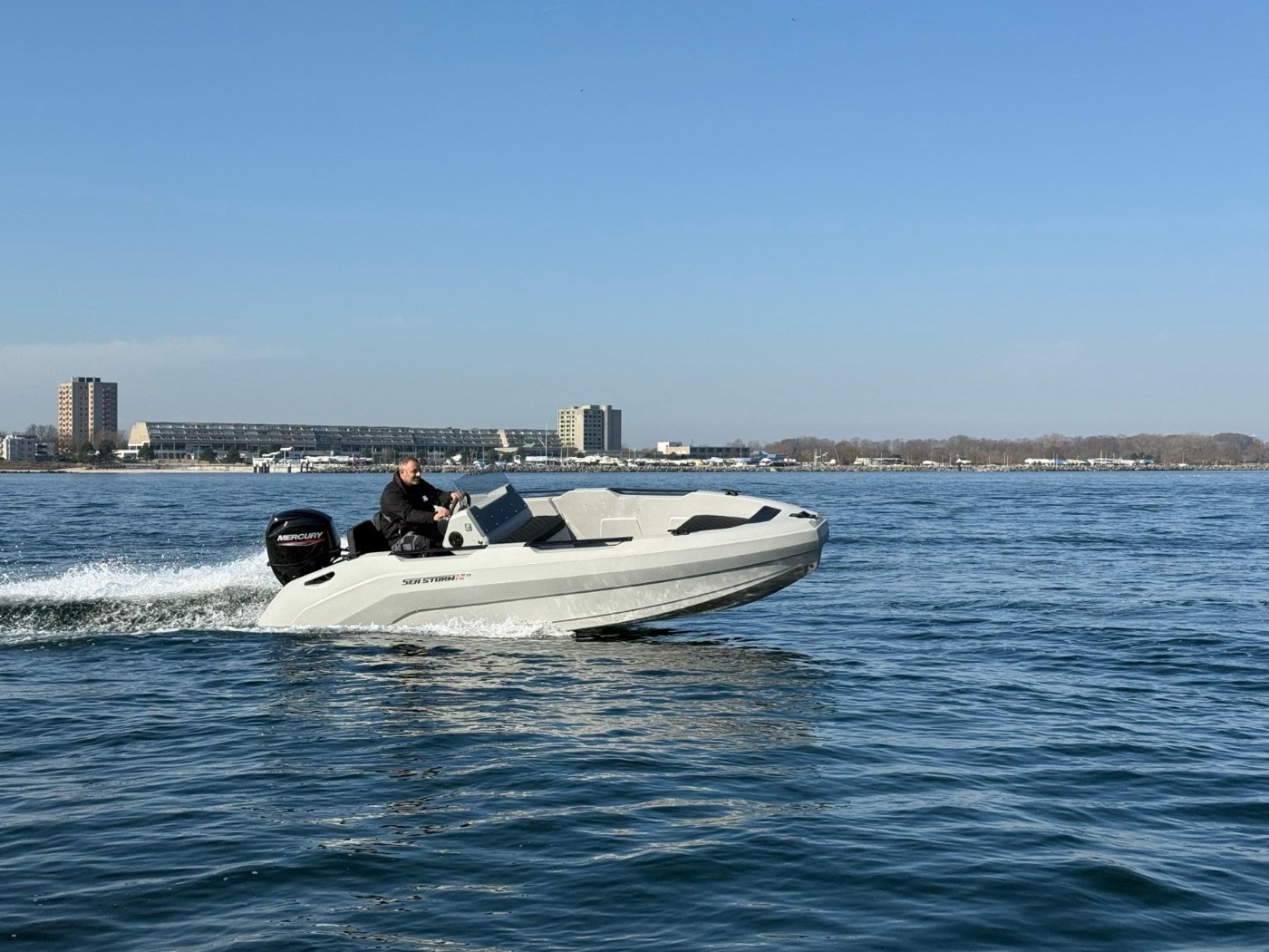 Sea Storm 17 Advantage en navigation